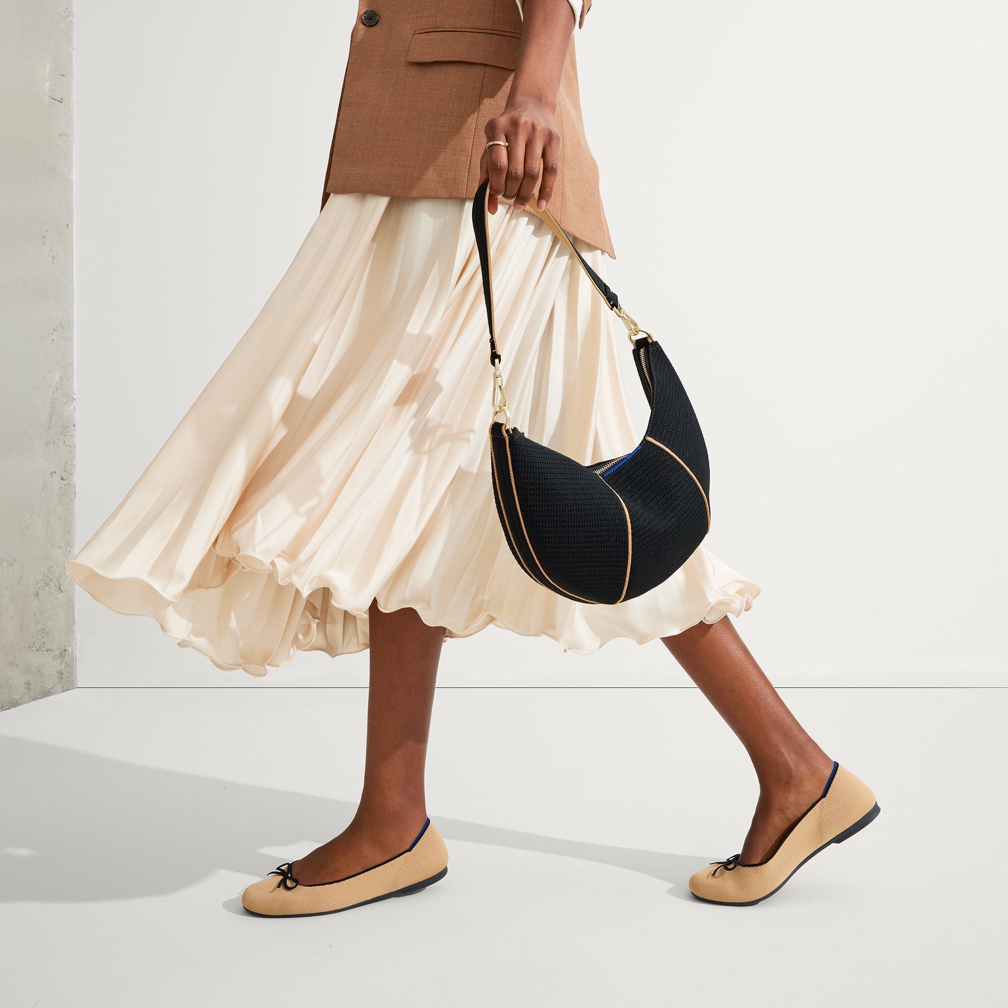 The Crescent Bag - Black.