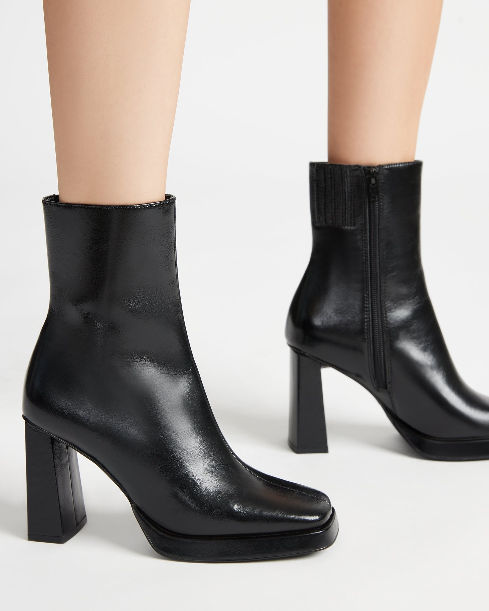 FREYA BLACK LEATHER - SM REBOOTED