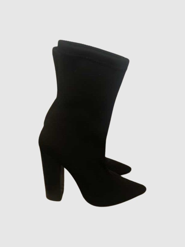 SIENA IN BLACK - SM REBOOTED