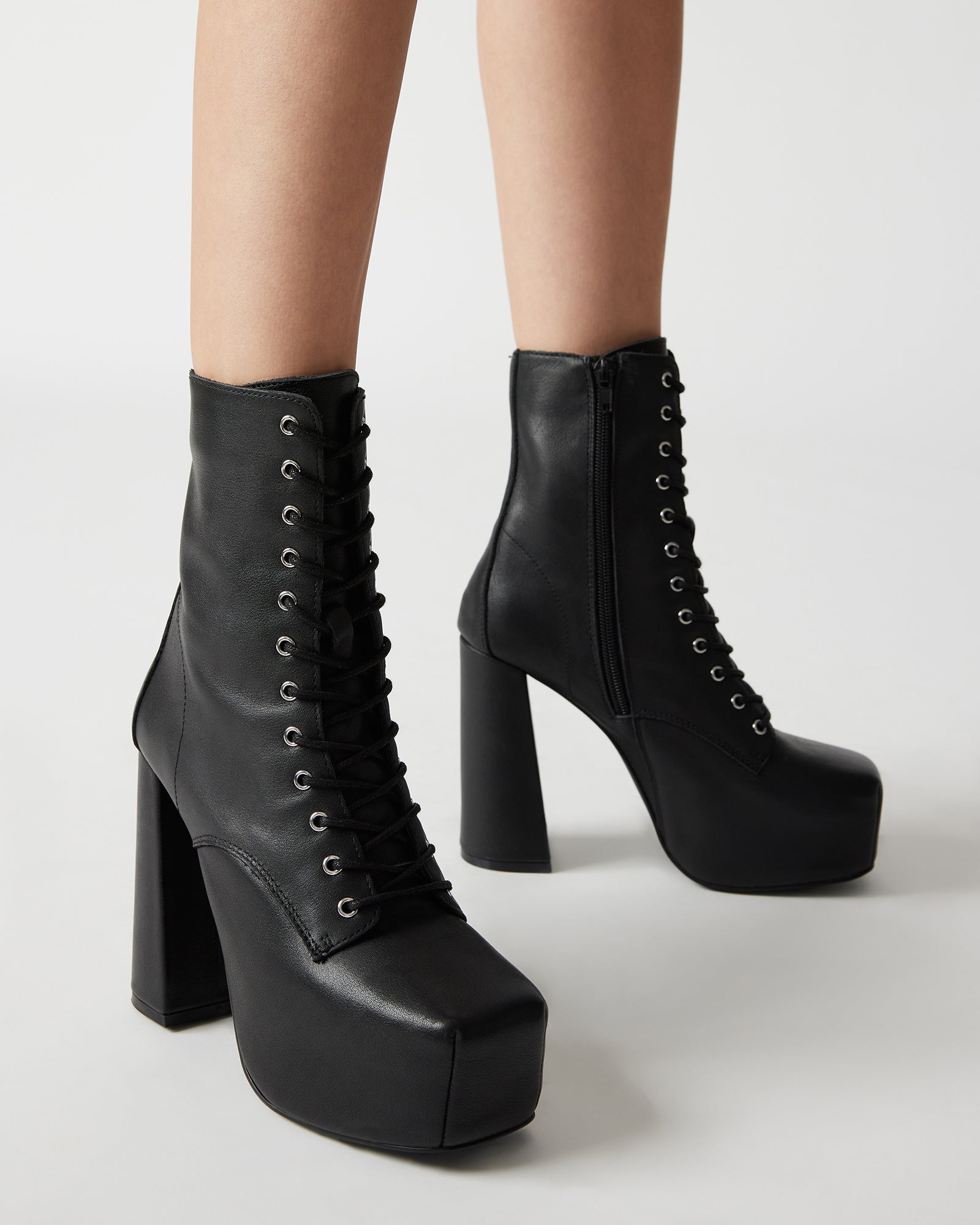 CONFIDENT BLACK LEATHER - SM REBOOTED