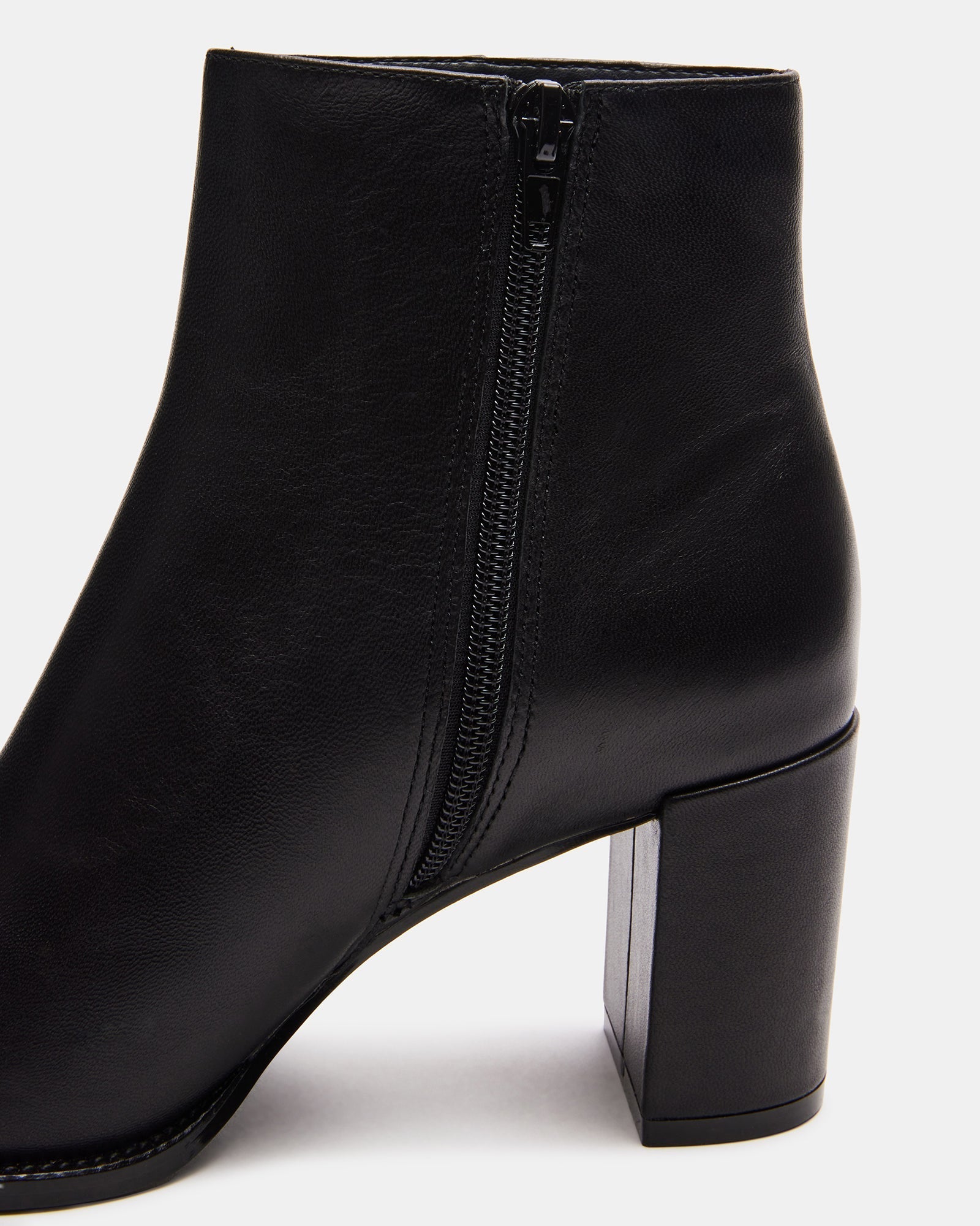 JOZIE BLACK LEATHER - SM REBOOTED